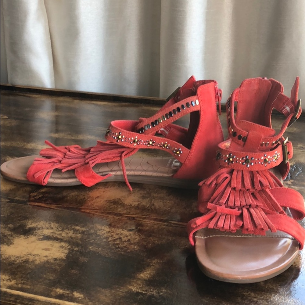 red fringe flats